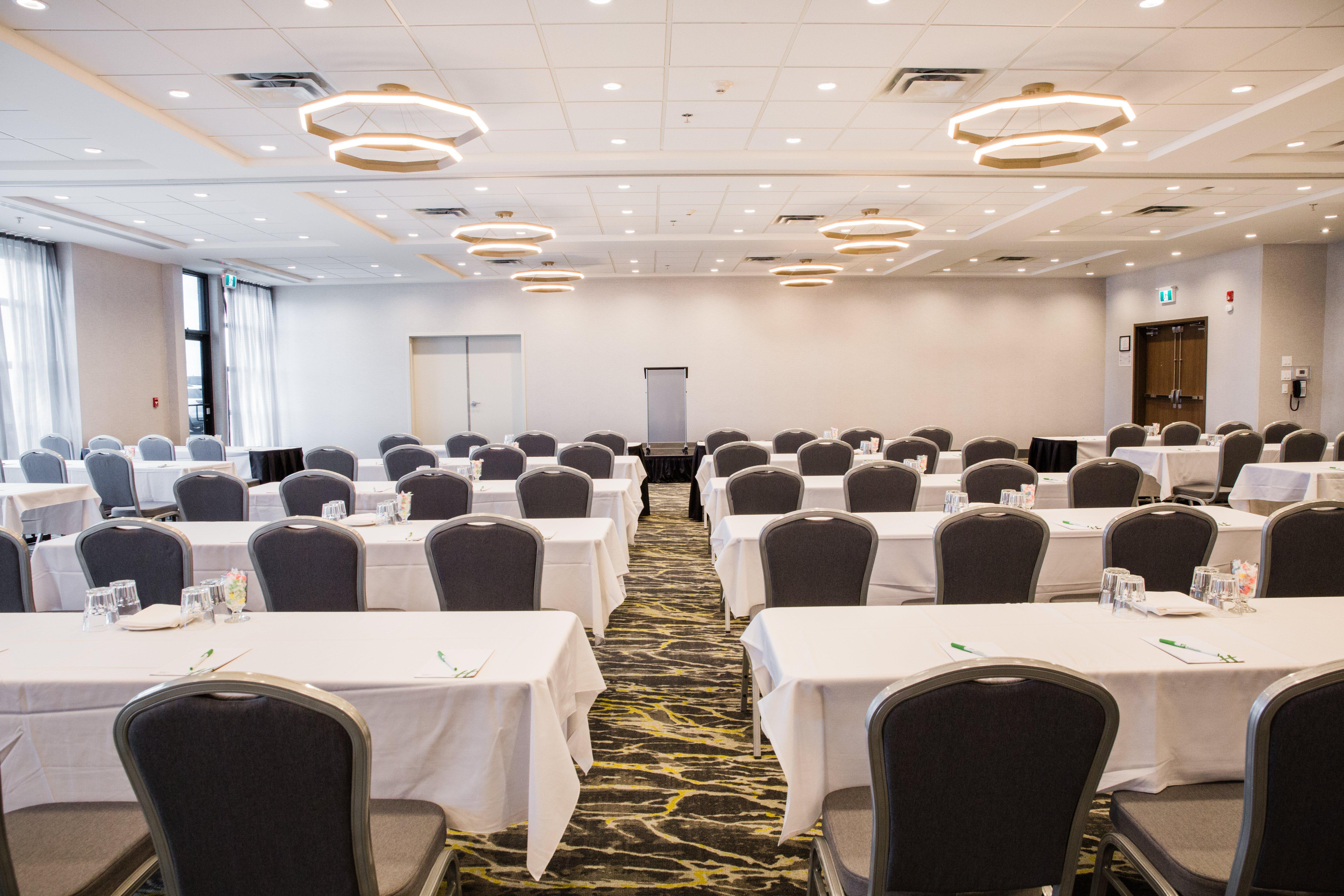 Holiday Inn Calgary South Conference Center Exterior foto